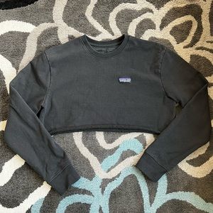 cropped patagonia long sleeve crewneck